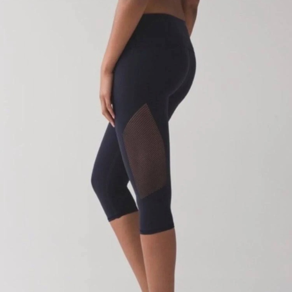 Lululemon Women's Reveal Crop 6 DKAD Black